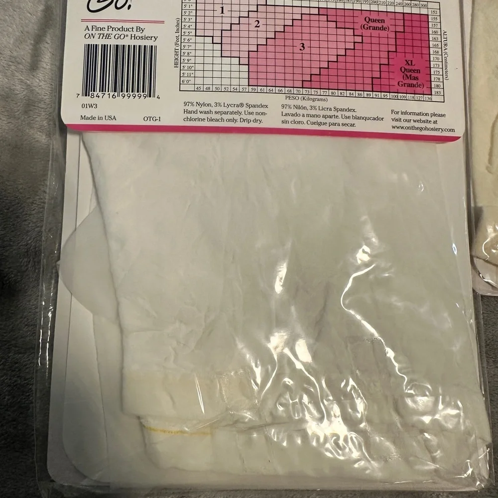 2 pair On the Go! Pantyhose Hose Sz 3, 1 pr Off White,‎ 1 pr White